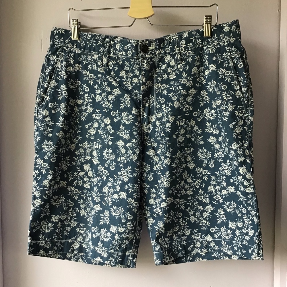 Gap Khakis Floral Cotton Shorts Size 36